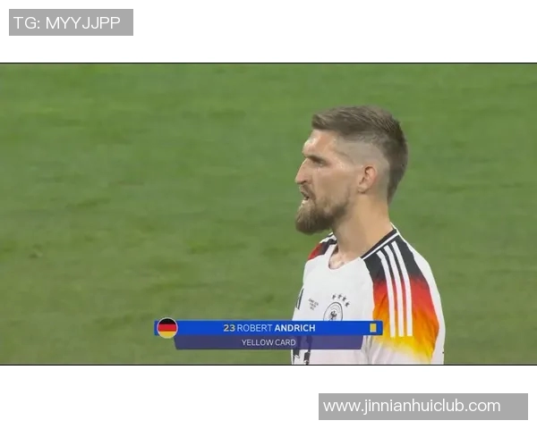 麦克托米奈上半场末段不理智动作遭黄牌处罚引发争议